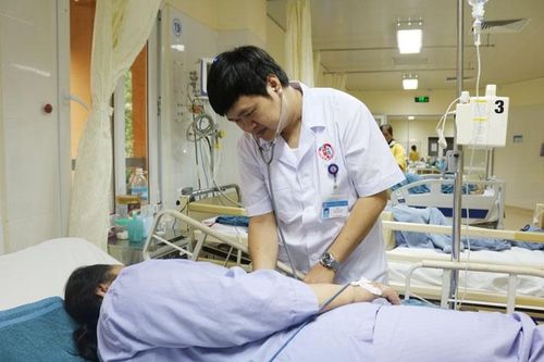 Cứu kịp thời người bệnh bị sốc phản vệ độ ba do ngộ độc thực phẩm
