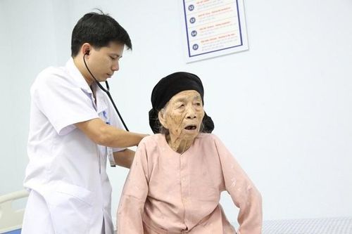 Cứu sống cụ bà cao tuổi nhất Việt Nam bị nhồi máu cơ tim
