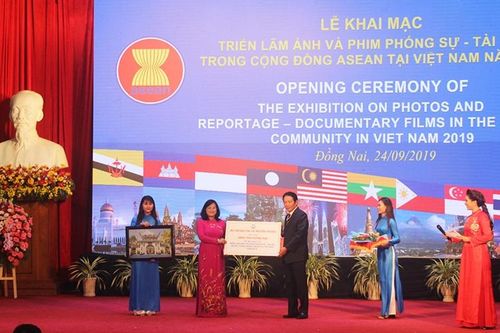 Khai mạc triển lãm ảnh và phim tài liệu về ASEAN