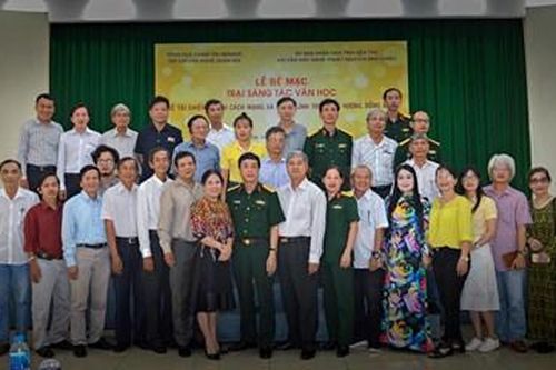 Bế mạc trại sáng tác văn học về đề tài chiến tranh cách mạng và người lính tại tỉnh Bến Tre