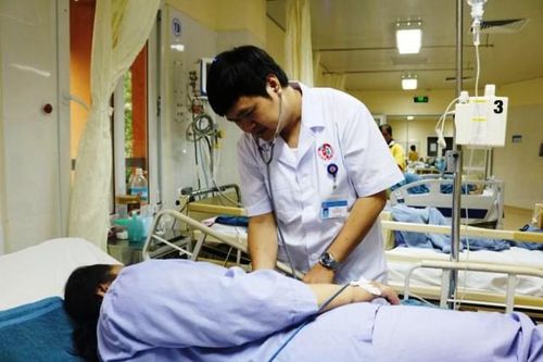Ăn thịt gà cùng ruốc biển, một phụ nữ bị sốc phản vệ nguy kịch