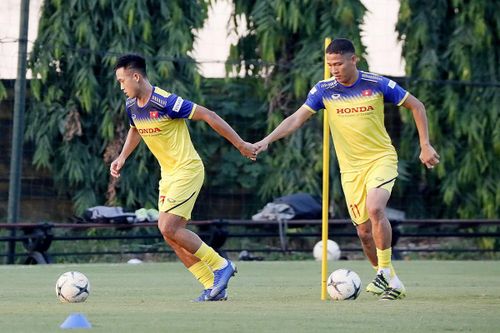 Anh Đức và Quế Ngọc Hải trở lại báo tin vui cho tướng Park