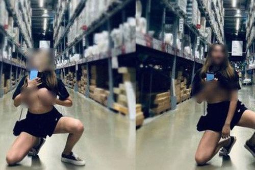 Vạch áo chụp ảnh giữa siêu thị, thiếu nữ khiến dân tình 'sốc nặng'