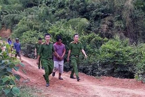 Bé gái bị dụ dỗ đi nhận quà từ thiện suýt mắc bẫy yêu râu xanh