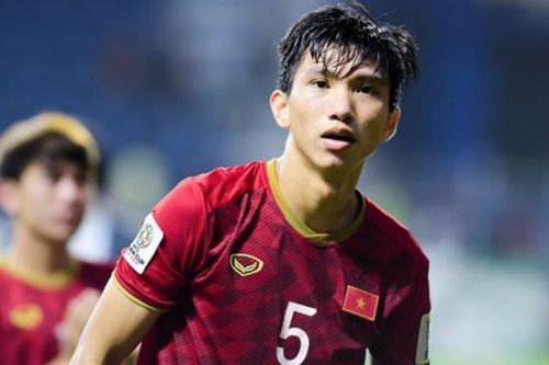 Văn Hậu lần đầu đá chính ở Heerenveen
