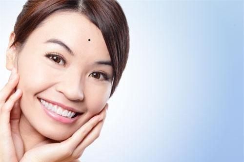 4 vị trí nốt ruồi 'phá của' trên mặt phụ nữ, tiền bạc vào rồi đội nón ra đi, hãy tìm cách hóa giải