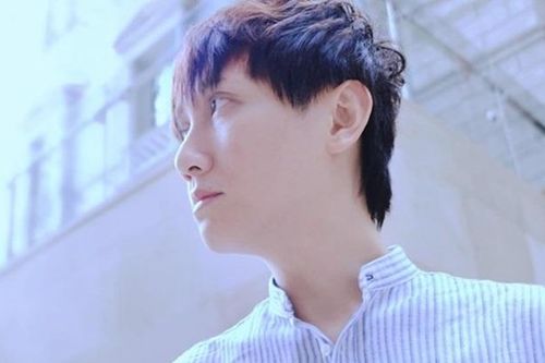 Được dịp chia sẻ kỷ niệm tròn 1 năm ra mắt MV, fan lại 'tranh thủ'… 'đòi' Mr. Siro ca khúc mới