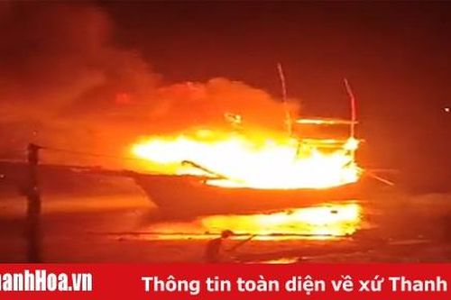 Huyện Tĩnh Gia: Tàu cá bất ngờ bốc cháy sau tiếng nổ, nhiều người bị thương
