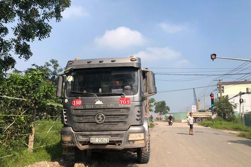 Va chạm với xe tải ben, 1 người bị thương nặng