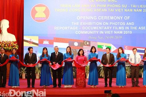 Triển lãm Ảnh và phim phóng sự - tài liệu cộng đồng ASEAN 2019