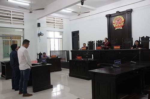 Nhập viện còn bị đánh tiếp