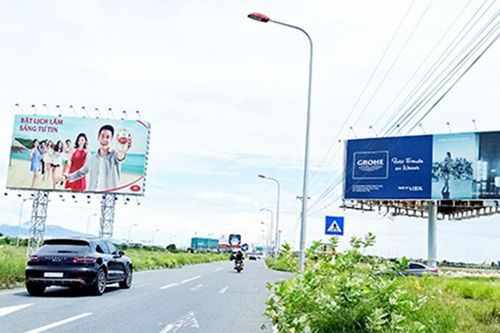 Quảng cáo ngoài trời: Rà soát trước mùa mưa bão
