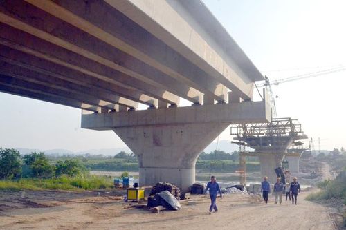 Phấn đầu hoàn thành toàn bộ dự án cầu Tình Húc trước ngày 30-4-2020