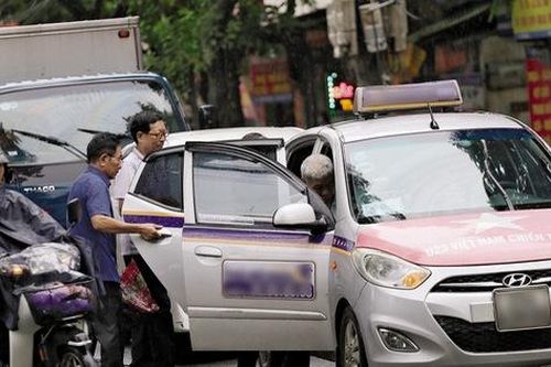 Hà Nội sẽ 'sơn' taxi 5 màu để... chống ùn tắc ?