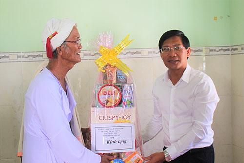 Lãnh đạo tỉnh Bình Thuận chúc Tết Katê tại huyện Bắc Bình