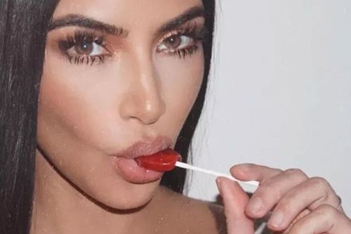 Chị em Kardashian hết đường quảng cáo thuốc giảm cân trên Instagram