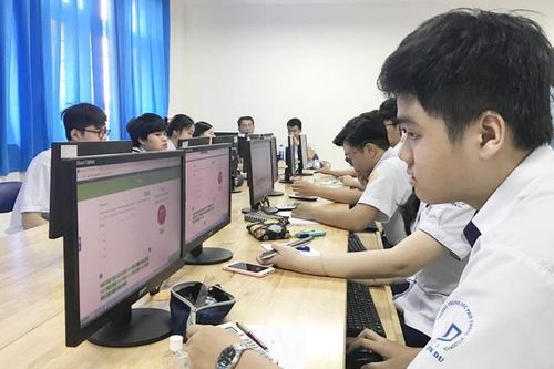 Xem xét thi THPT quốc gia nhiều đợt trên máy tính sau năm 2020