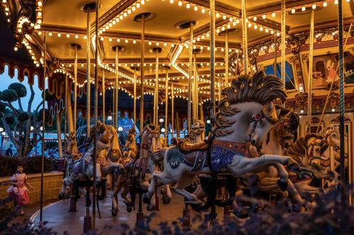 Bên trong công viên Disneyland hiu quạnh, hoang vắng nhất thế giới