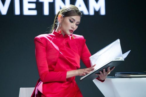 Siêu mẫu Võ Hoàng Yến chính thức trở thành host của Vietnam's Next Top Model 2019
