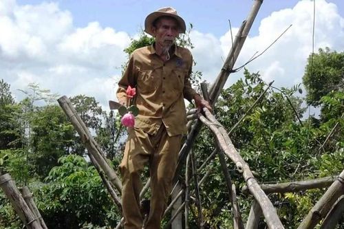 Chuyện về người Anh hùng chân đất...