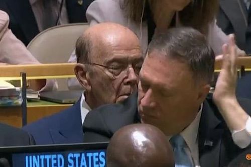 Bộ trưởng Bộ thương mại Mỹ bị tố ngủ gật khi TT Trump đang phát biểu