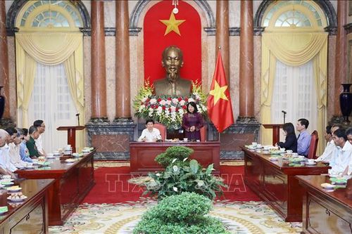 Phó Chủ tịch nước tiếp Đoàn đại biểu người có công với cách mạng tỉnh Cà Mau