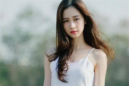 Jun Vũ và những 'cô bé trà sữa' lấn sân nghệ thuật, ngày càng gợi cảm