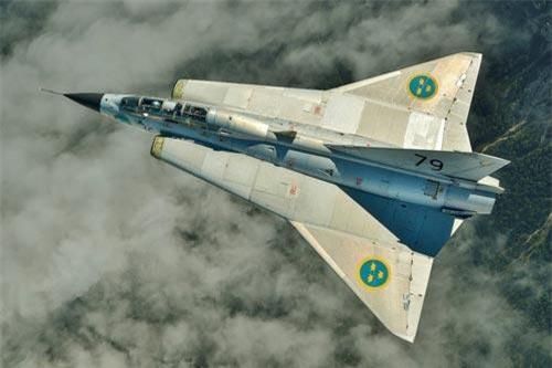 Tiêm kích thực hiện động tác 'Rắn hổ mang' đầu tiên không phải là Su-27 Nga