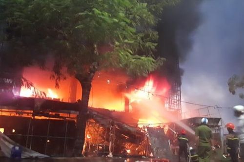 Cháy lớn siêu thị điện máy ở Hải Phòng, nhiều tài sản bị thiêu rụi