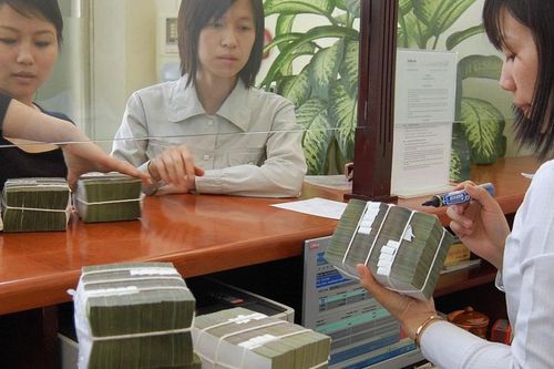 Nhiều ngân hàng tăng lãi suất huy động ngắn hạn lên mức cao