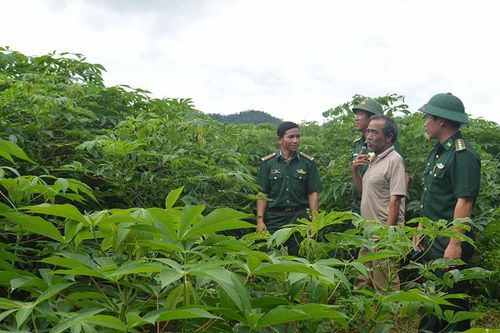Đảng viên Biên phòng phụ trách hộ: Thắt chặt tình đoàn kết