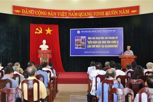 Nhà văn Xuân Đức nói chuyện về Diễn đàn Các nhà văn Châu Á lần thứ Nhất