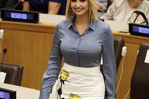 Ái nữ Tổng thống Trump, Ivanka Trump lộ đầu ngực