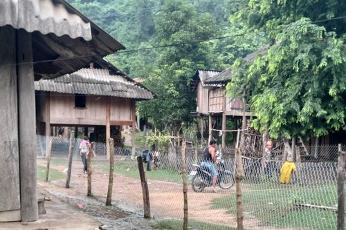 Bản làng ngóng điện dưới đường dây 35kV