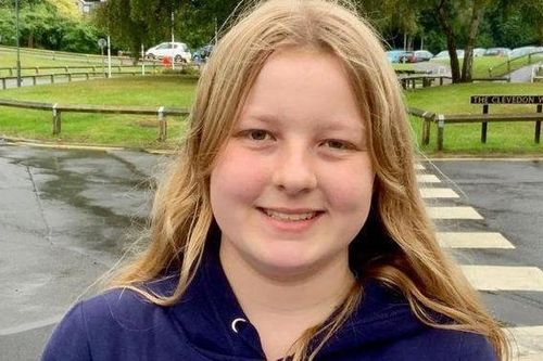 Nữ sinh 16 tuổi thông minh nhất nước Anh