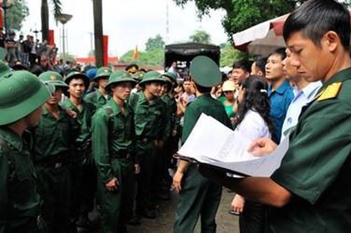 Một thanh niên không đi nghĩa vụ quân sự, 3 người bị khởi tố