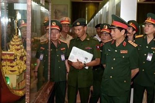 Đoàn đại biểu quân sự cấp cao QĐND Việt Nam thăm Học viện Quốc phòng và Bảo tàng lịch sử Quân đội Myanmar