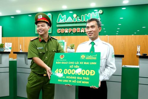 Tài xế taxi được nhận gần 50 triệu sau 1 năm không tìm thấy chủ nhân