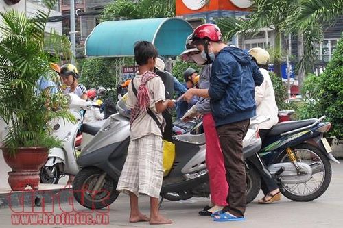TP Hồ Chí Minh kêu gọi người dân không trực tiếp cho tiền người ăn xin