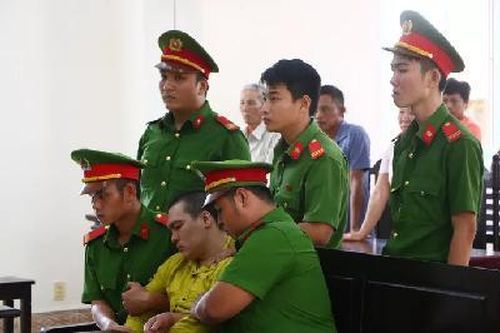 Đối tượng giết người, gây ra nhiều vụ cướp của suýt xỉu khi nghe tòa tuyên án