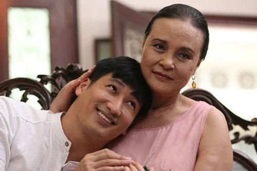 'Mẹ chồng' Hoàng Cúc 'Hoa hồng trên ngực trái' gây chú ý với bàn tay sưng vù khác lạ, nguyên do khiến khán giả không khỏi xót xa