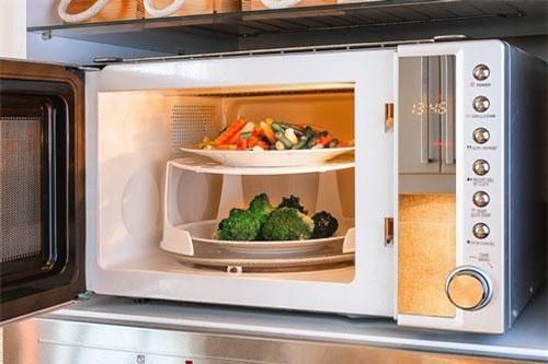 Cho những thực phẩm này vào lò vi sóng - Đường tắt dẫn đến ung thư