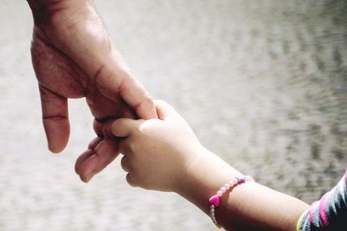 Chồng bất ngờ mang về một đứa trẻ và nói 'đây là con anh'