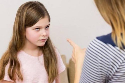Cha mẹ tức giận khi con gái tuổi mới lớn post ảnh gợi cảm