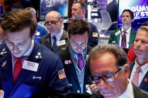 Mặc rủi ro chính trị của ông Trump, S&P 500 tăng mạnh nhất 2 tuần
