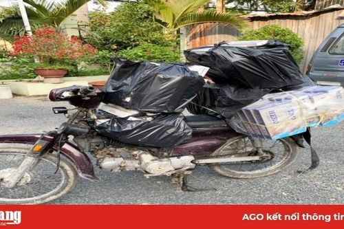 Bắt giữ môtô vận chuyển hàng cấm
