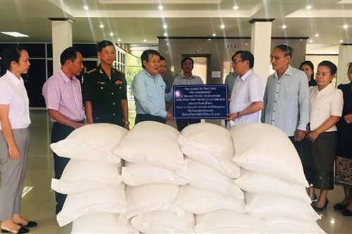 Quảng Trị hỗ trợ Savannakhet 10 tấn gạo khắc phục hậu quả thiên tai