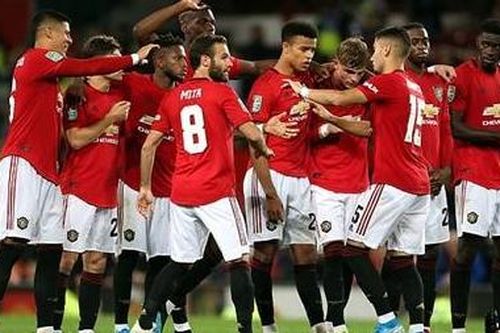 Romero đóng vai ngưòi hùng, Man Utd thắng nhọc đội bóng hạng dưới