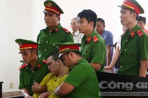 Thanh niên giết người cướp tài sản ngất xỉu khi nghe tòa tuyên án tử