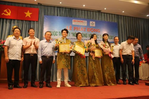 Danh hài Thúy Nga, hoa hậu Hà Kiều Anh làm đại sứ cho cuộc thi viết 'Nói không với rác thải nhựa'